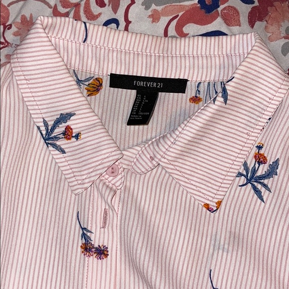 Free Floral Button Down Collared Blouse - Picture 4 of 5